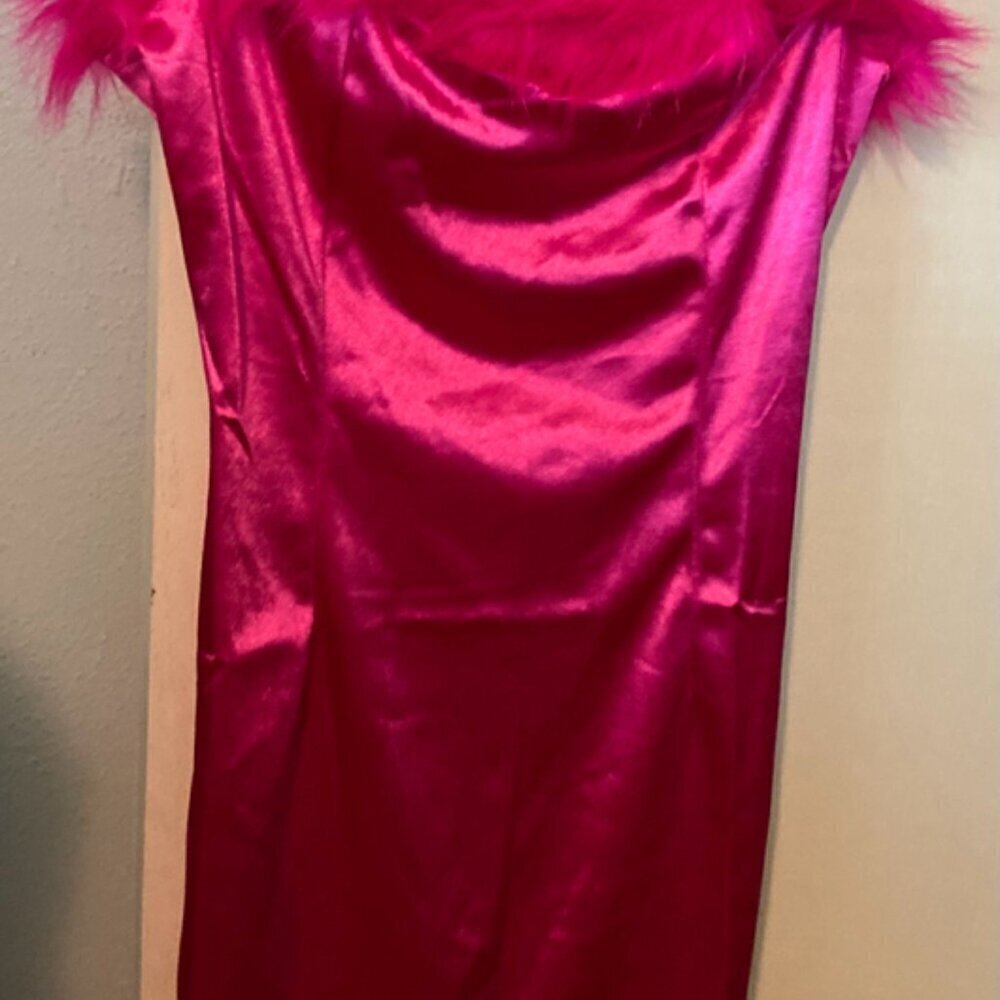 Clubbing mini dress with feathers fuchsia